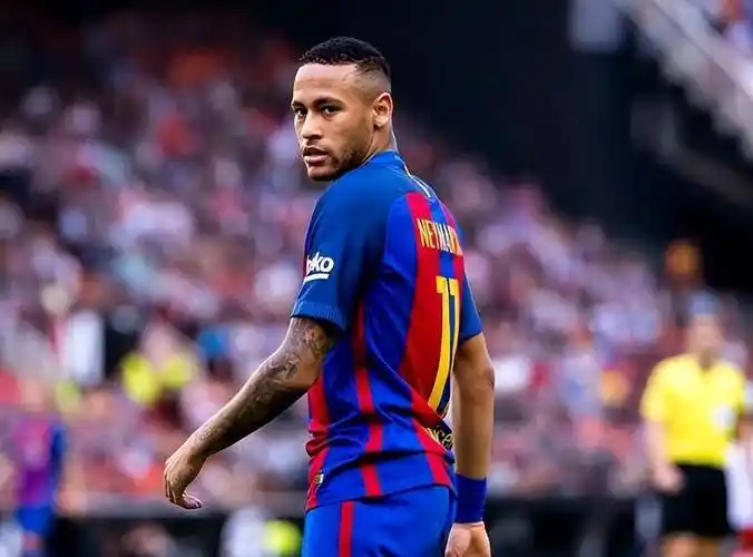 比赛中屡屡 比赛中屡屡